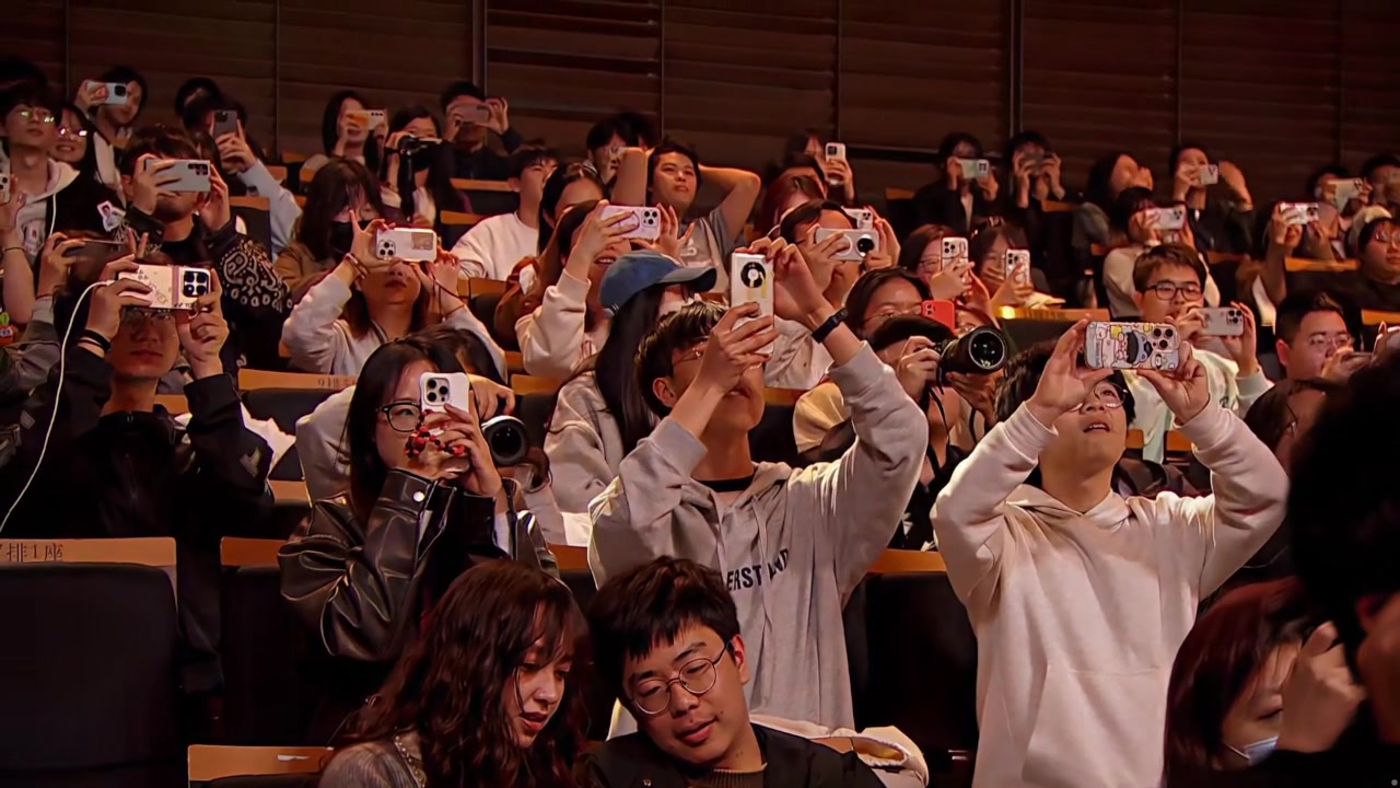 金年会体育暖心！Meiko登场1000场纪念：Rookie端出蛋糕带领队友送上祝福