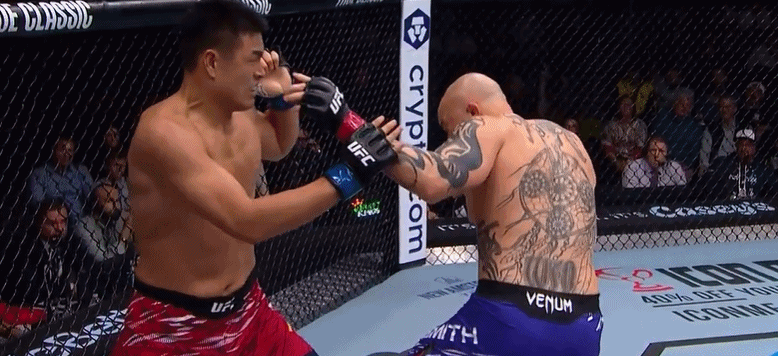 金年会金字招牌诚信至上中国大级别之星！UFC：张名扬4分钟TKO“狮心”史密斯，取三连胜